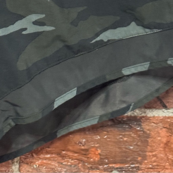 Athleta Camo Mesh Running Shorts Size XL - Picture 2 of 7